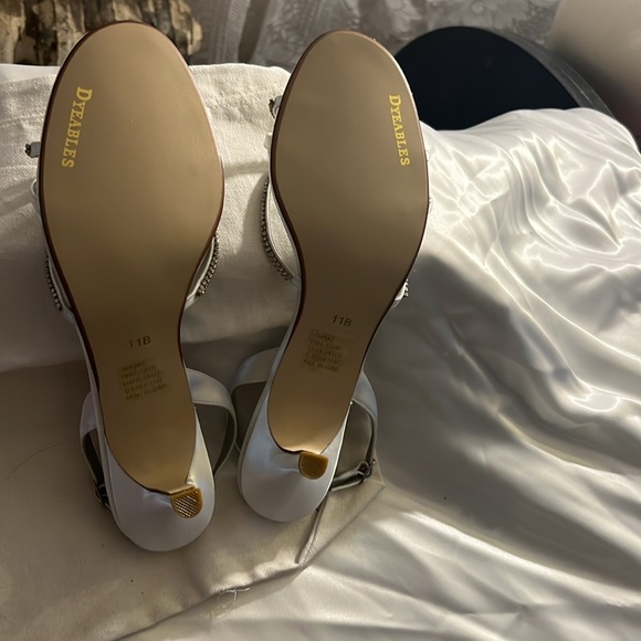 White Satin Kitten heel with rhinestones - Picture 4 of 5